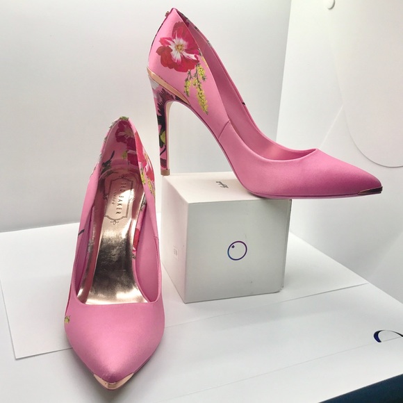 Pink satin Ted Baker pumps with rose gold details - Picture 2 of 3